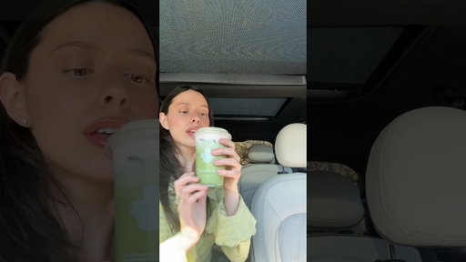 nouveau matcha latte glacé à la fraise avec mousse froide!🍵🍓va l’essayer chez @TimHortonsQC #pub