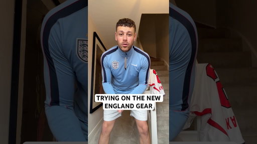 TRYING ON THE NEW NIKE ENGLAND KITS