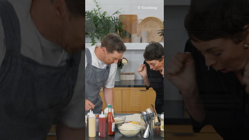 Immediate flashbacks 🫠 #shorts #oliviacolman #benedictcumberbatch #theroses #pizzainterview