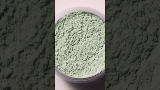 Hyaluronic acid to hydrate and soothe. Mint Ultra-Blur leaves skin feeling as refreshed as it looks.