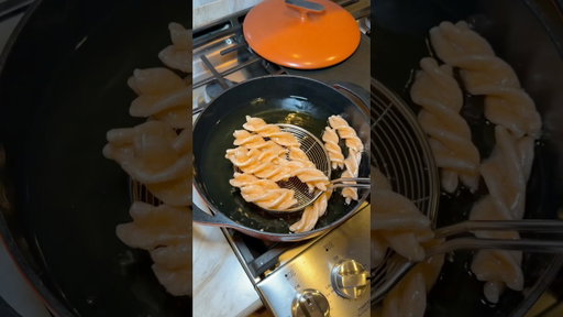 Eating Wheat Noodles That Keep Getting BIGGER!