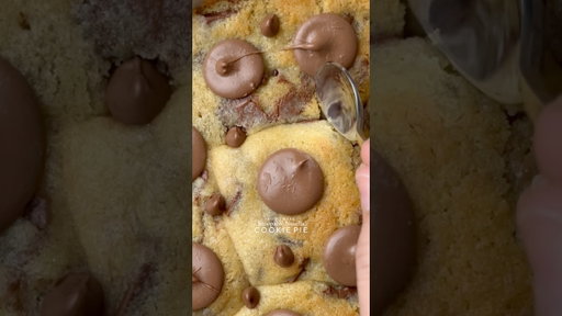 Ooey-Gooey, scoopable Nutella cookie pie🤤 #cookies #nutella #cookiepie #dessert #trending #viral
