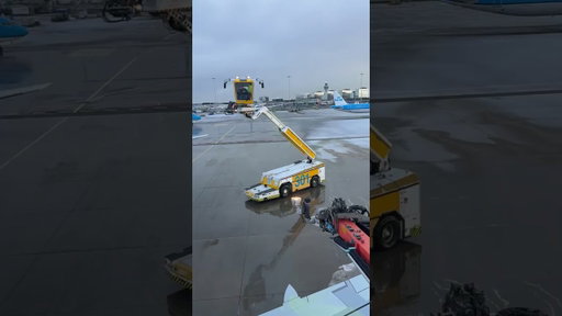 Behind every safe winter departure is a team of specialists who know exactly what they're doing. ❄️