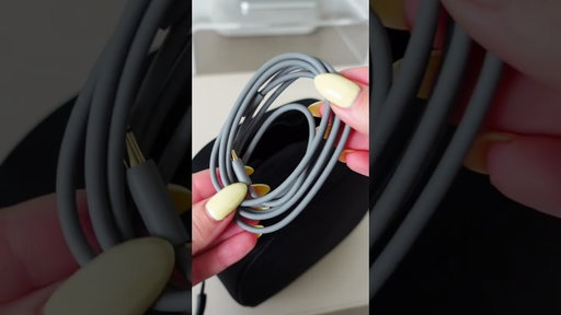 Unboxing the Beats Solo 4 - JENNIE Special Edition.