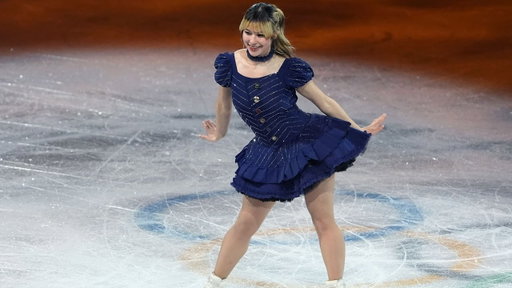 Olympic gold medalist Alysa Liu has fun in the Exhibition