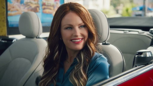 A Hallo-Wig Story with Malin Akerman