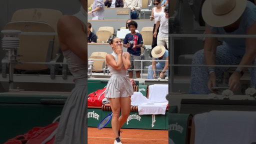It’s real Marta 🧡 #rolandgarros