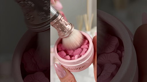 little asmr relaxation to start the weekend😌🩷🌸✨happy Saturday my Angels! @yesstyle #makeup#preppy