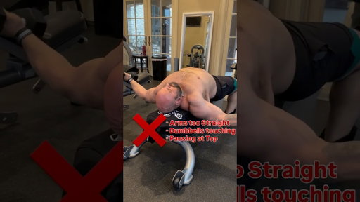 ✅RIGHT❌WRONG👉 Flat dumbbell fly