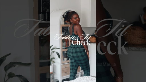 Festive, comfy & @Fabletics  🎄💚 Cozy plaid fit giving Christmas chic! #FableticsPartner #VIP