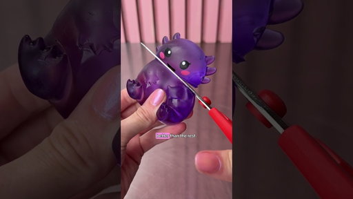 Cutting Squishies to See What’s Inside 👀