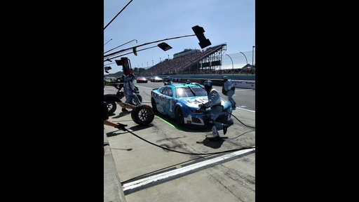 No time waisted in the pits. That’s how you win!!! 🍉#pitcrew #nascar