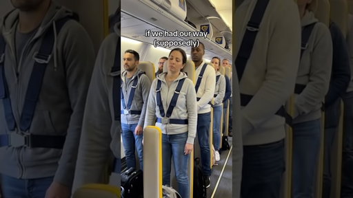 looks comfy #ryanair