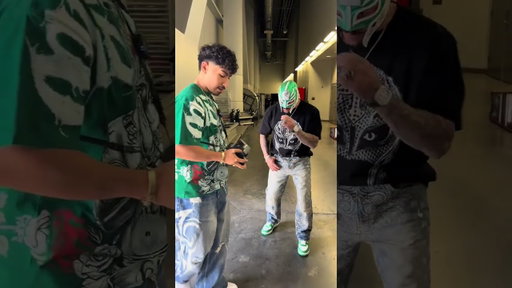 Giving Rey Mysterio the mask I made him Hayashi WWE WWE Español Selección Nacional #wwe #reymysterio