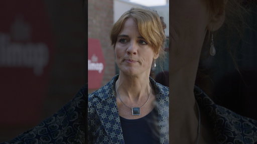 Juf Ank krijgt de moeders weer tegenover zich… 😅 #DeLuizenmoedDeFilm #Netflix