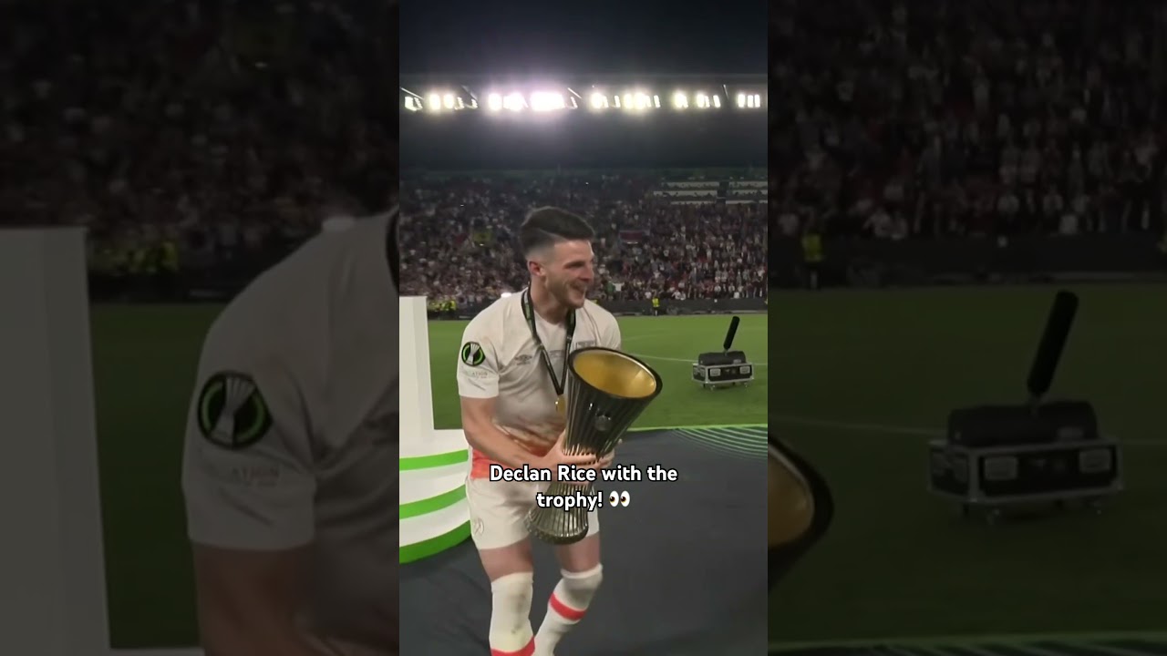 Declan Rice lifts the trophy!