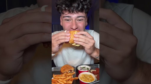 Dave’s Hot Chicken ASMR #daveshotchicken #daveshotchickenmukbang #mukbang #asmr #foodie #eatss