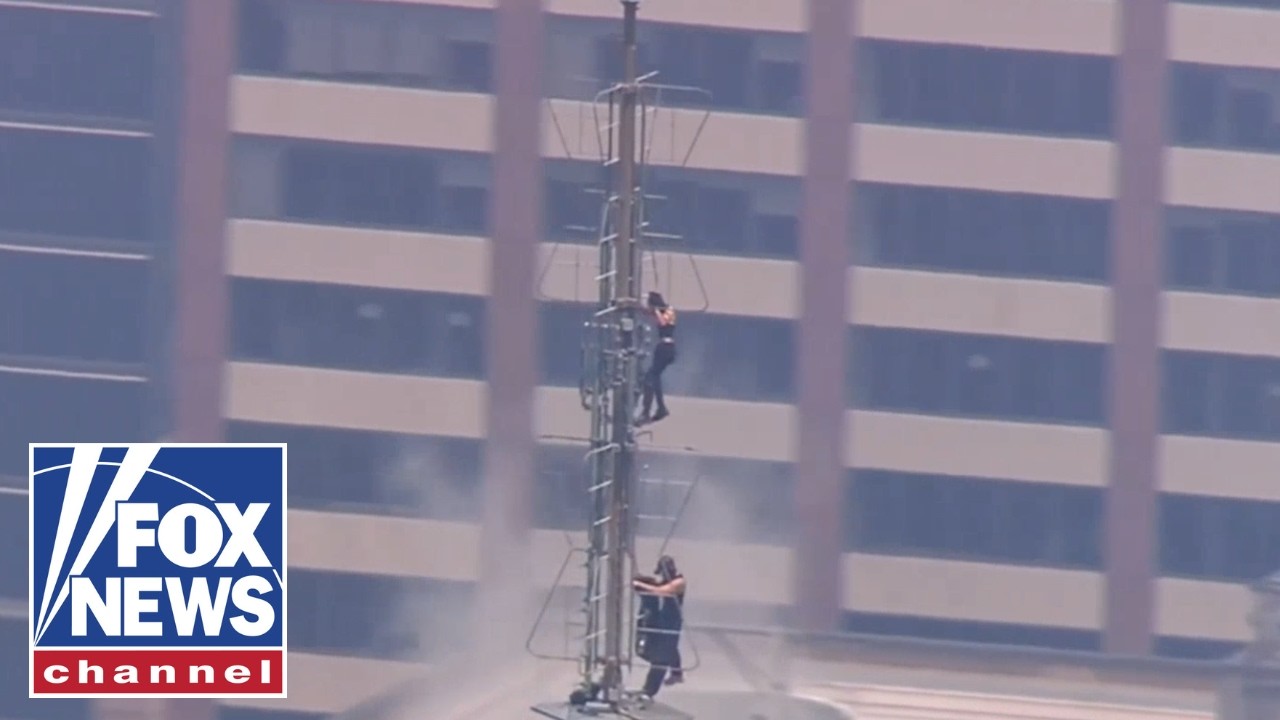 ENGAGEMENT to ARREST: Couple scales Empire State Building spire