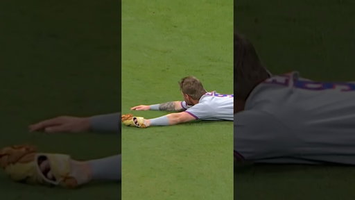 A.J. Ewing makes a spectacular diving catch!