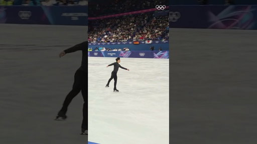 Who can you spot? 👀 The last practice jumps on Olympic ice 🌪️🧊 #MilanFigureSkating