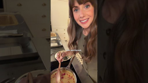 Unboxing the HelloFresh Supper Club with #AlisonBrie to see what's inside her curated collection.