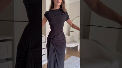 Yet to see this dress look bad on ANYONE 👏👏👏 #blackdress #ootn #outfitideas #aymdress