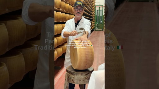 This is how Parmigiano Reggiano is opened in Italy. 🇮🇹  #greatertogether #parmigianoreggiano