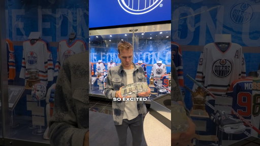 Connor McDavid unboxes his EA NHL 99 Club Trophy 🏆 #nhl27
