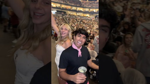 what’s going on Sabrina Carpenter? #tiktoktrend #concert #sabrinacarpenter #nickiminaj