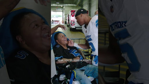The moment when David Montgomery got to see his sister pregame 💙 | Detroit #Lions #shorts