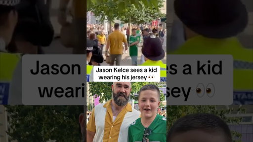 Jason Kelce sees a kid wearing his jersey 👀