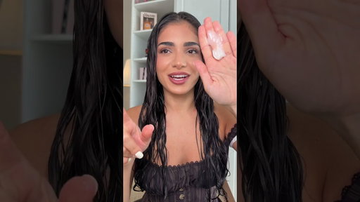 umm this looks SO MUCH better than my ‘curly hair’…😍 what do we think?! #wavyhairroutine #curlyhair