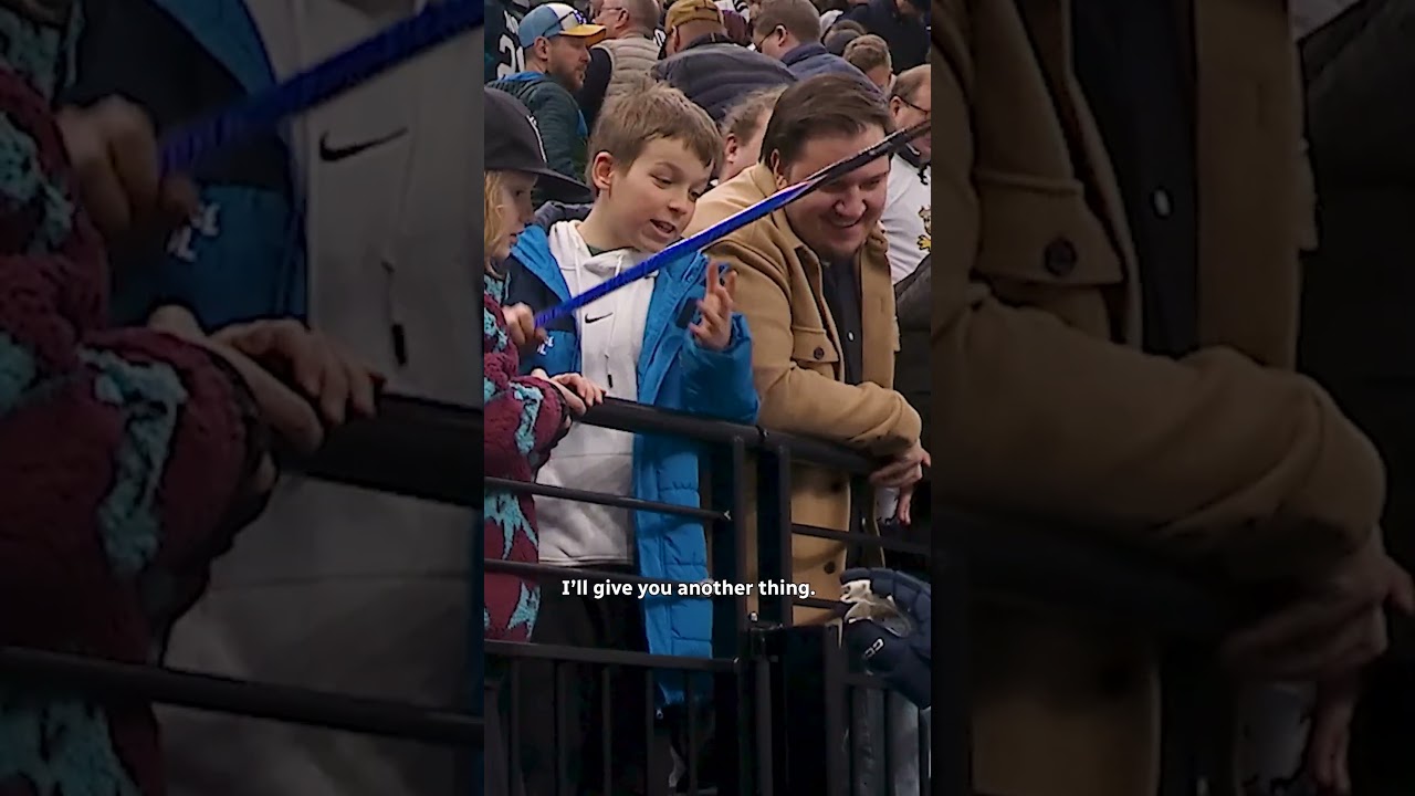 When you accidentally give your stick away😬🏒