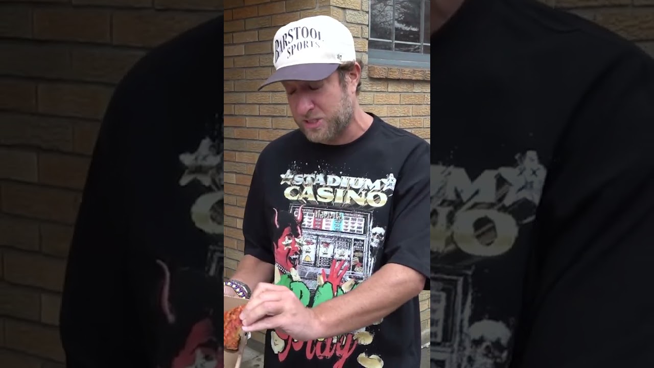 Pizzeria Workers Lose Their Mind When Dave Portnoy Walks In