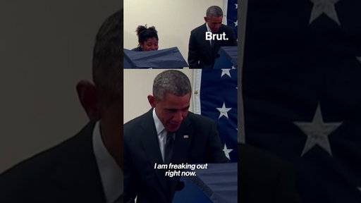 Obama kisses voter after man tells him, "don't touch my girlfriend"