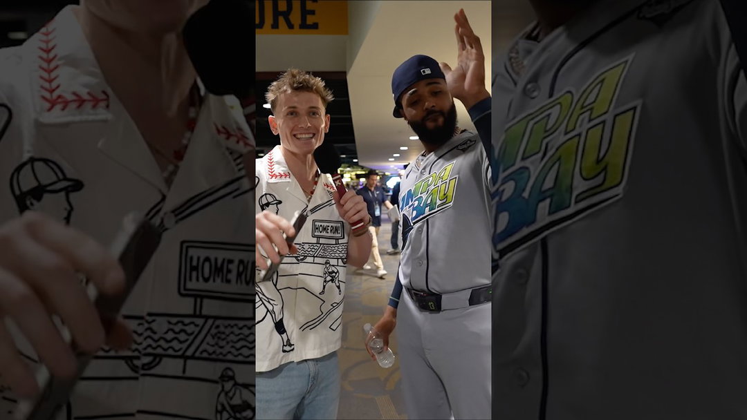 "Dame Hombro" with Junior Caminero at the World Series…🇩🇴🤣 #shorts