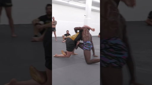 Nicky Ryan grapples “The Giraffe” 🦒