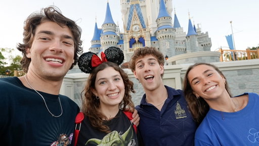 SIBLINGS TRIP TO DISNEY WORLD!!
